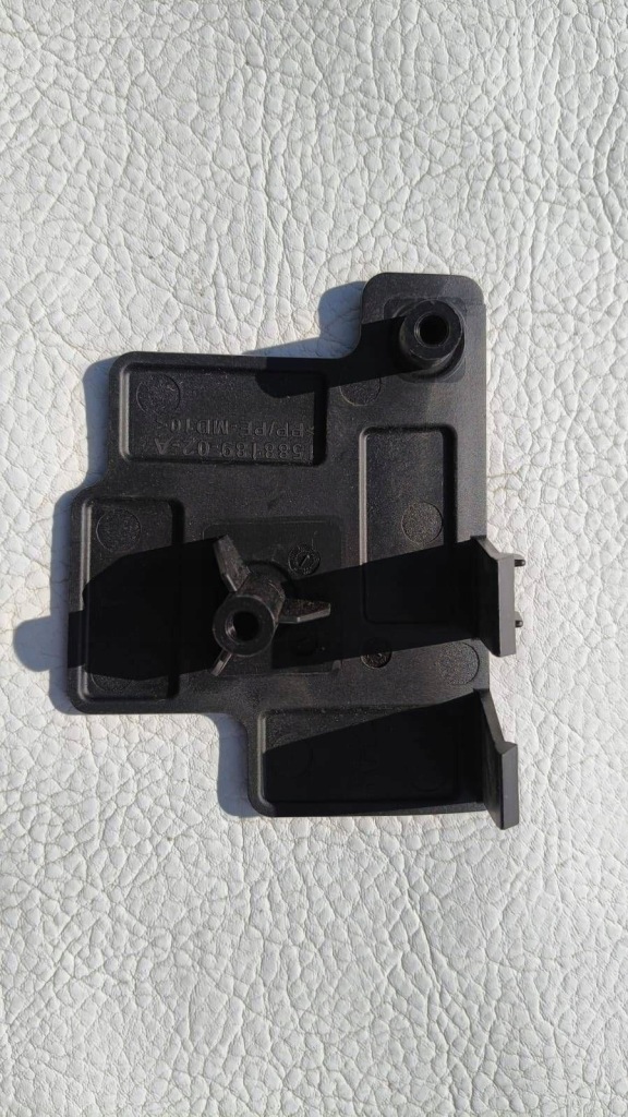 Купить Заглушка рамка бампера правый перед tesla model x 158818902a