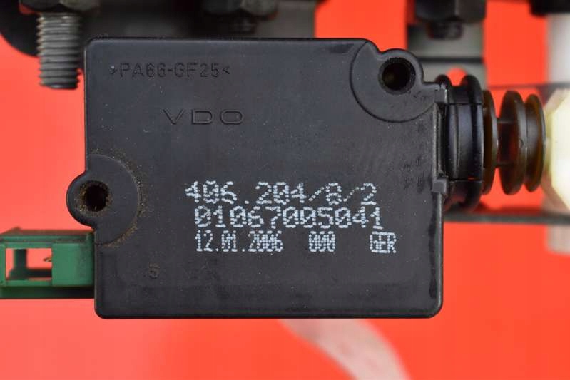 фото №7, Замок крышки задняя багажника левый нижний 7016049 land rover discovery 3 iii