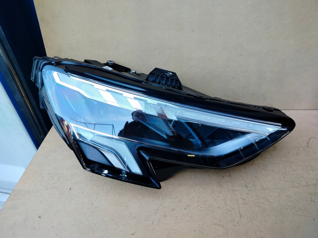 фото №1, Audi a3 8y full led лампа правая