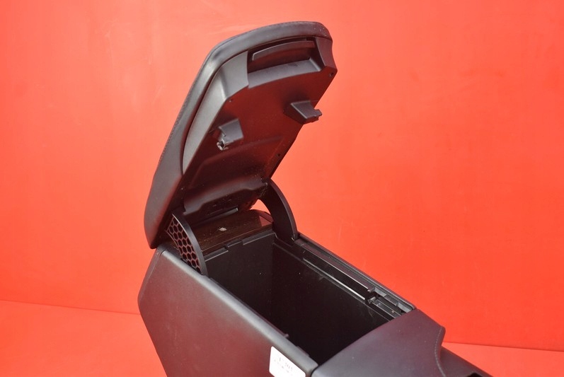 фото №9, Туннель средний подлокотник кожаный eu 58810-07081 toyota avalon xx40