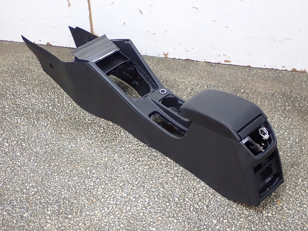 фото №10, Комплект сидений 4xboczek туннель eu заднее сиденье skoda octavia 3 iii 5e scout подогрев