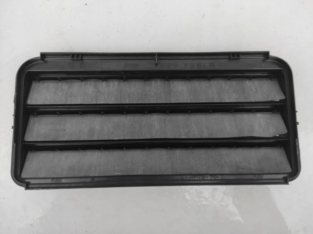 фото №1, Решітка вентиляційна бампера tesla model 3