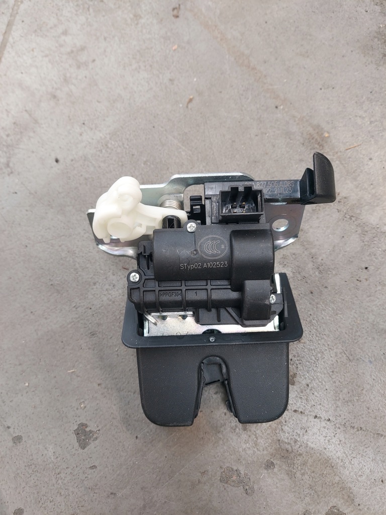 фото №1, Замок крышки багажника vw golf t-roc 2ga827505a