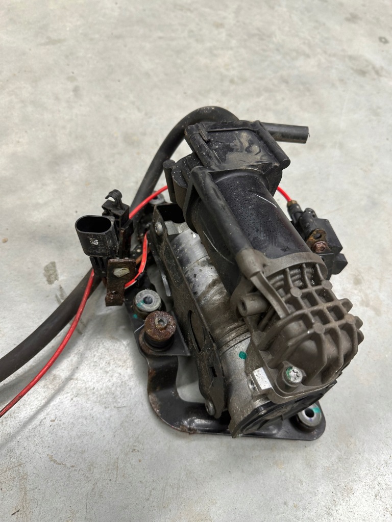 Компресор помпа підвіска bmw g31 idealna оригінал 6886721 рестайлінг Зі Шроту