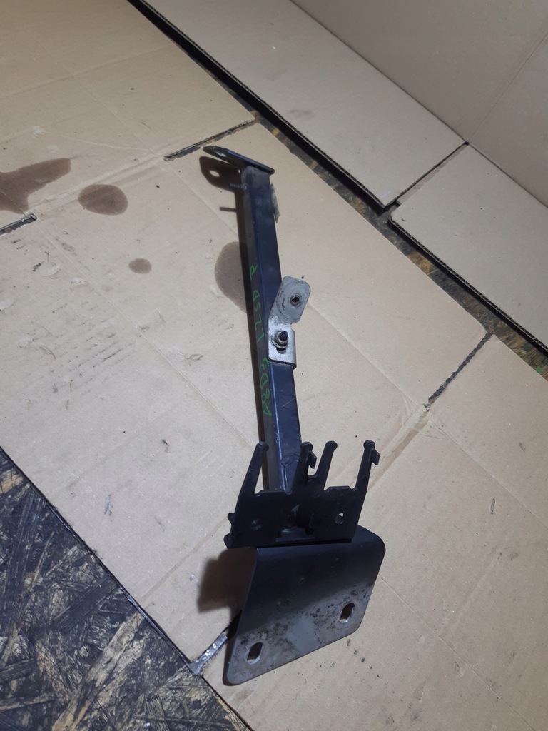 фото №1, Audi a8 d3 кронштейн крила правий перед 4e0805464e