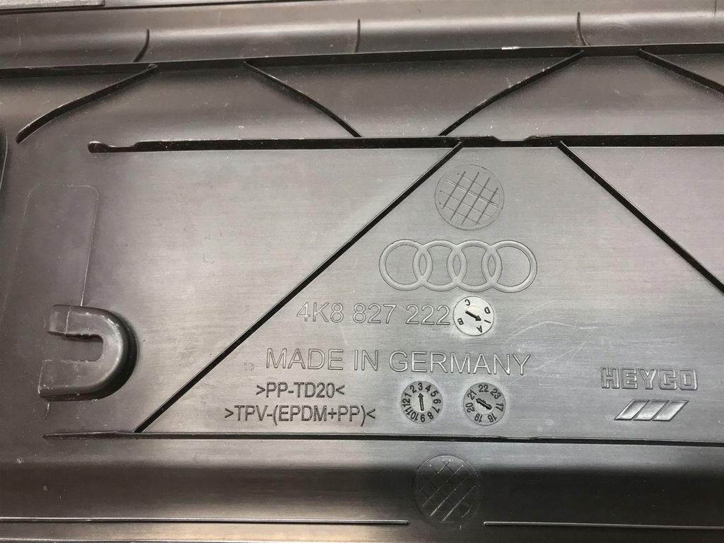 фото №11, Audi a7 c8 пластик поперечина передній 4k8827222