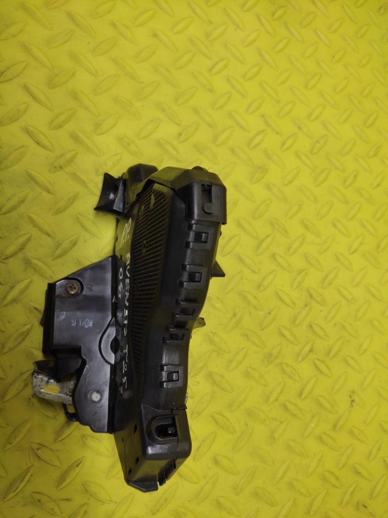 фото №2, Toyota avensis t25 kombi замок двері правий перед