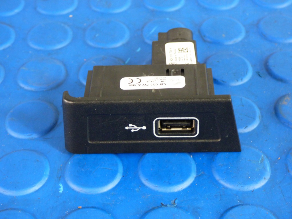 фото №1, Зчитувач роз'єм usb 5jb035727a skoda rapid