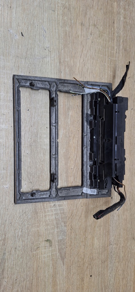 фото №4, Рамка консолі радіо панель mercedes w210 панель фари a2106830508