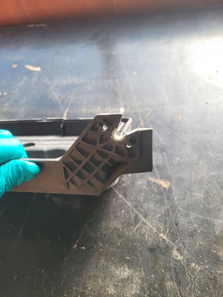 Основание аккумулятор перед skoda audi vw seat 5q0915331 в Украине