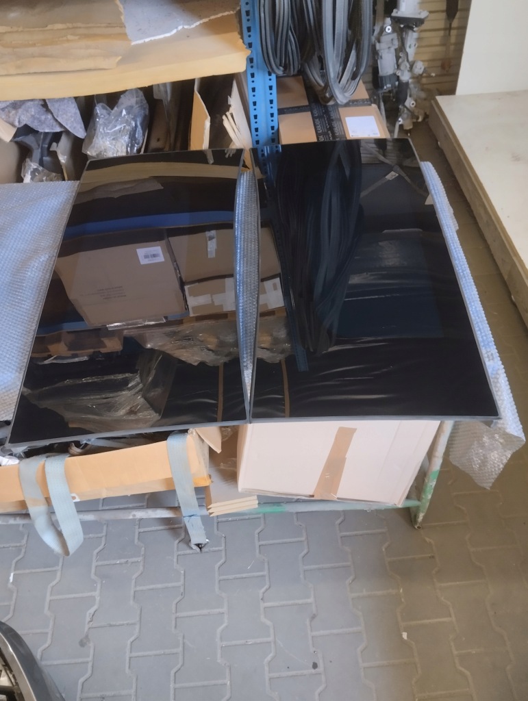 Купити Скло двері правий лівий задня falcon tesla x