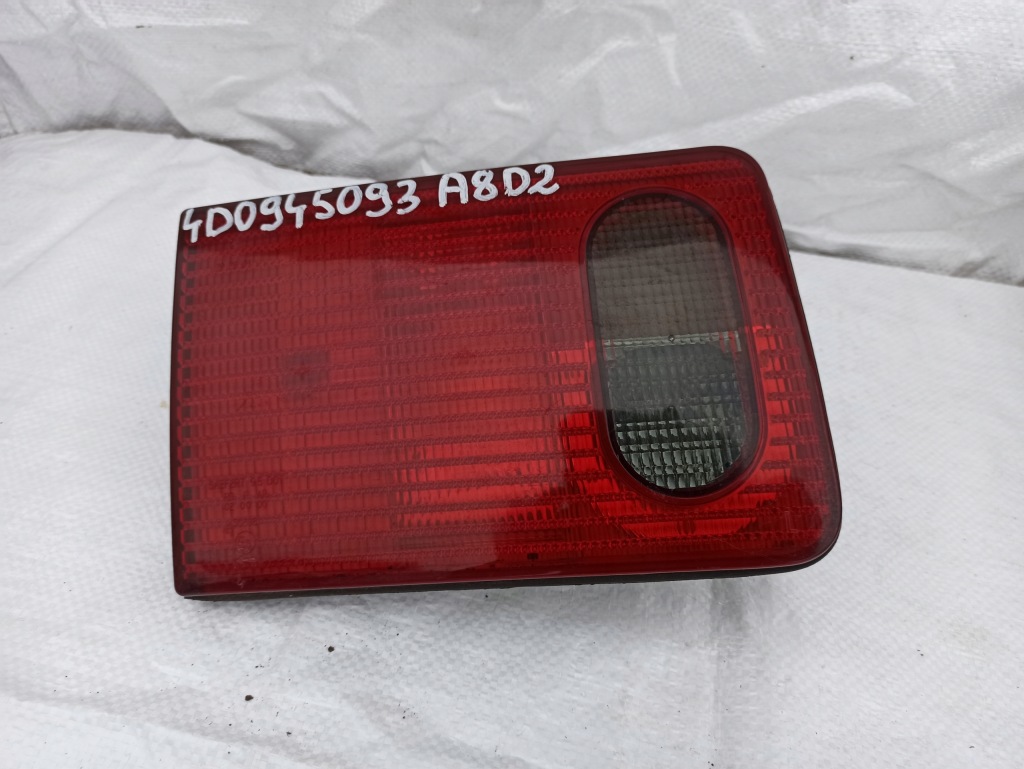 фото №1, Audi a8 d2 4d0 лампа w крышка левая задняя задняя крышки