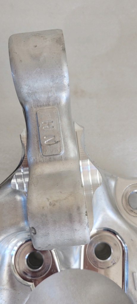 фото №10, Амортизатор левый перед поворотный кулак рычаг lexus rx v 2023- 48520-48670