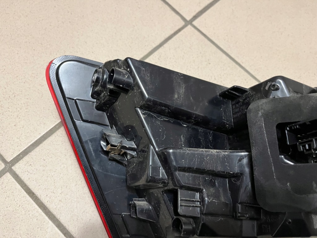 фото №13, Skoda superb iii 3 kombi 3v9 лампа задняя задняя правая 3v9945208c