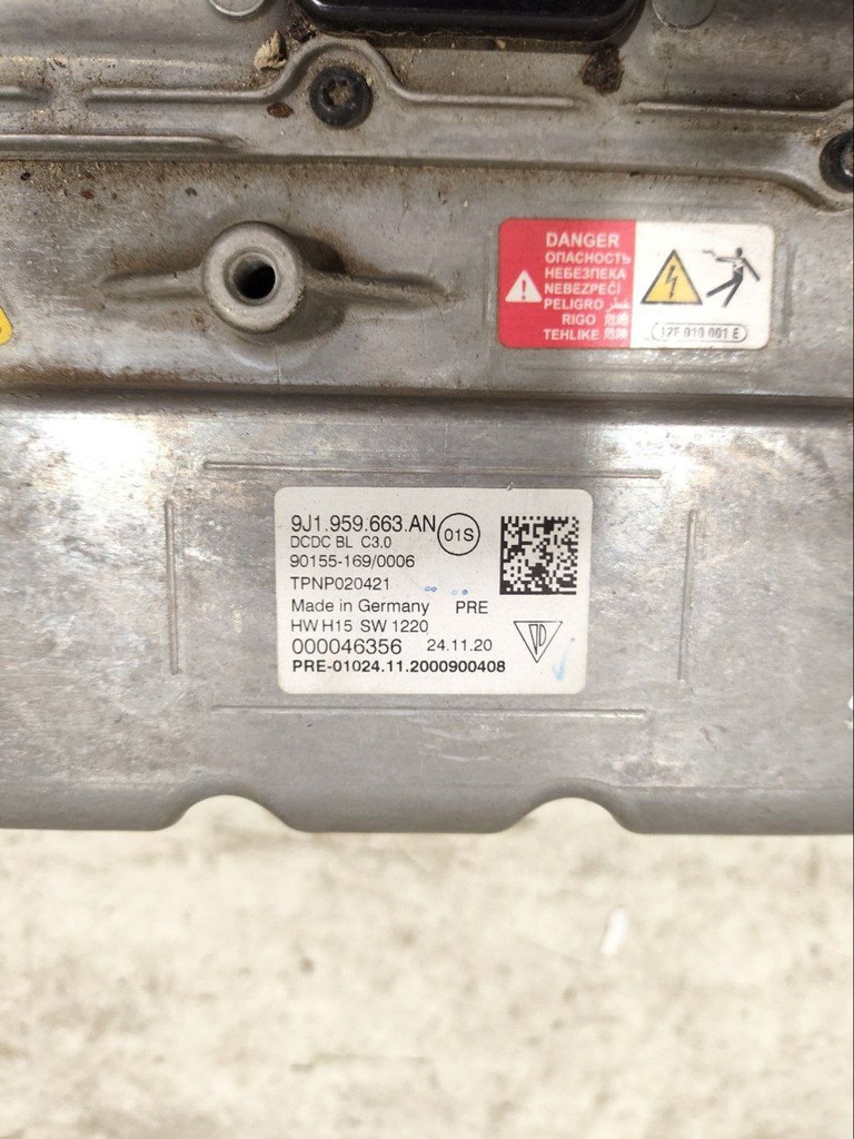 фото №14, Porsche taycan 9j1 2021 преобразователи