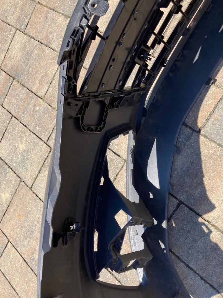 Audi a4 b9 8w рестайлинг  бампер перед передний обычный с Разборки