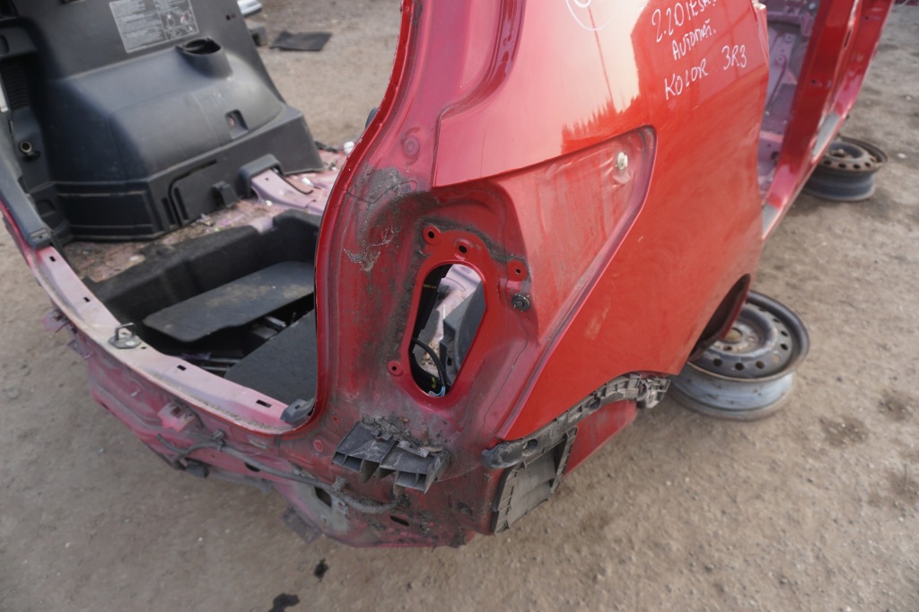 Toyota verso крило задня правий поріг 3r3 2009-2015rok стовпчик  616010f020 Ціна