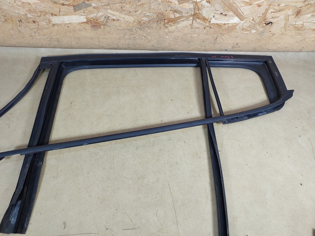 фото №1, Megane iii hb прокладка дверь левый задняя 5 дверь