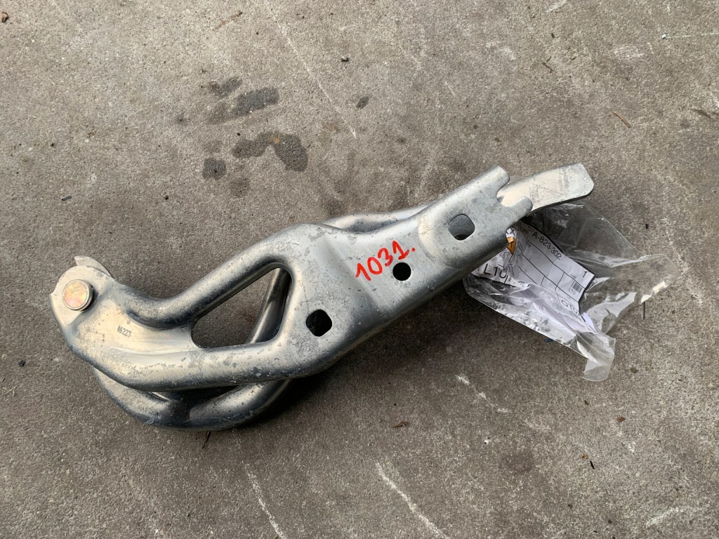 фото №1, Skoda karoq петля капот правый 57a823302 новый