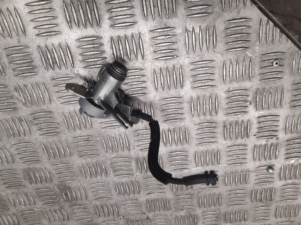 фото №6, Audi a8 s8 d4 4h 2013 с задний замок задний крышки багажника