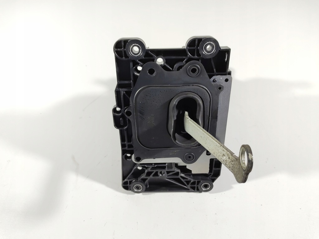 фото №13, Lexus is300h 13r домкрат коробки передач uk