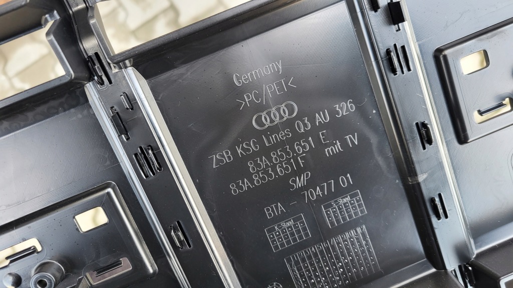 Решётка  радиатора решётка радиатора audi q3 83a 2019- оригинальный номер новая! 83a853651e f полный чёрный Цена