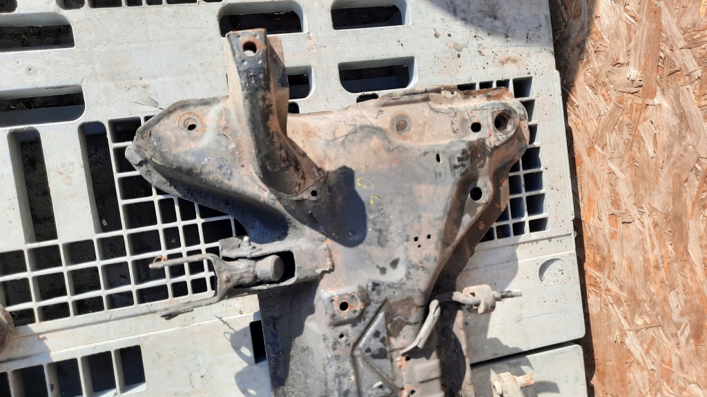 фото №2, Подрамник перед peugeot 307