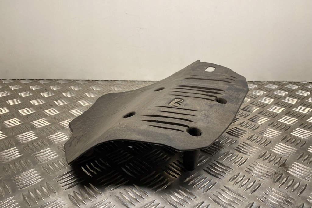 фото №11, Правая защита подвеска bmw 4 coupe f32, f82 6796138 2.0l дизель 140kw 2015