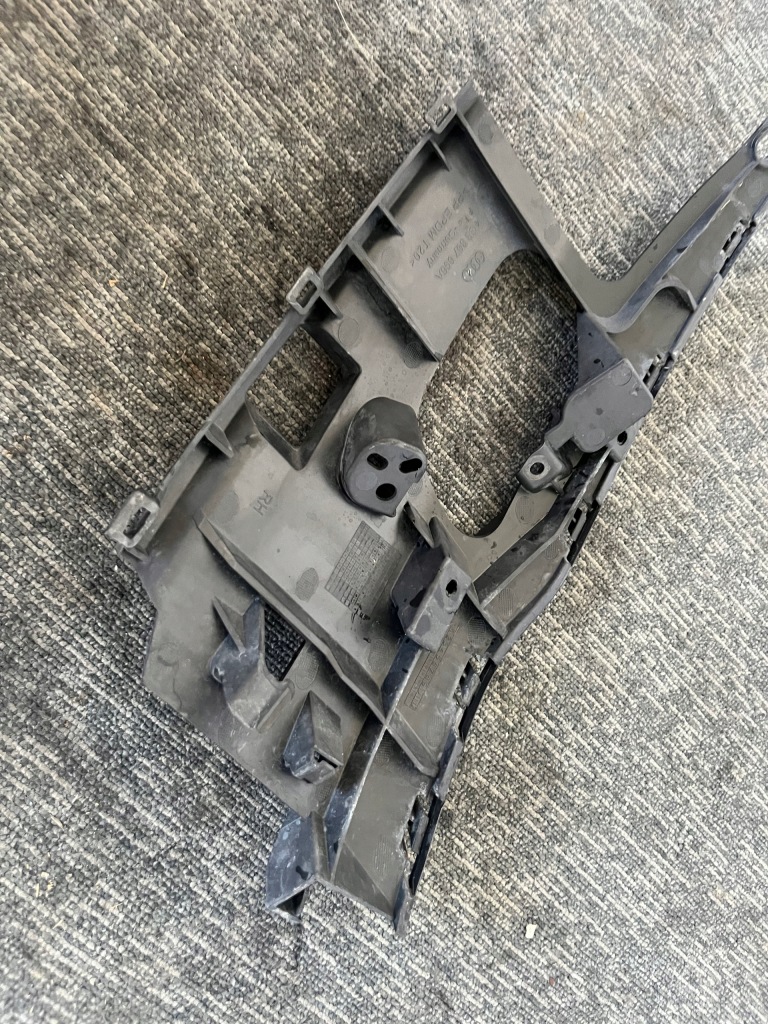 Audi a7 c7 s line 3.0 tdi 2011r напрямна підсилювач бампера перед праве Ціна