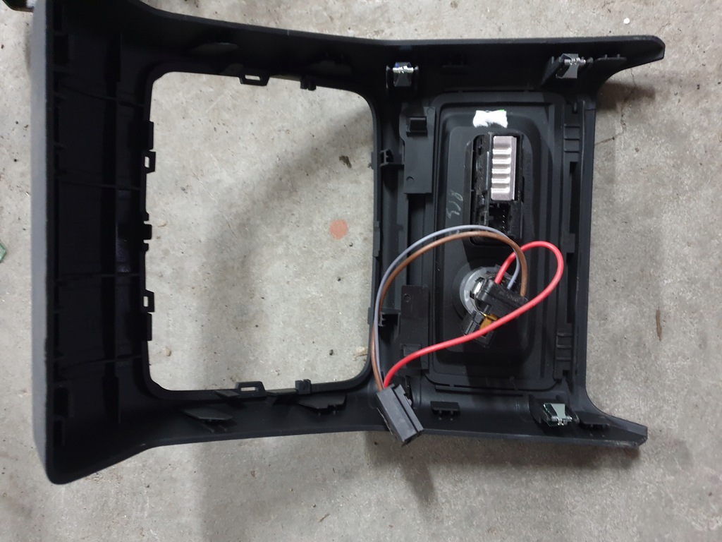 фото №3, Рамка защита туннель задняя вместе с прикуриватель i usb