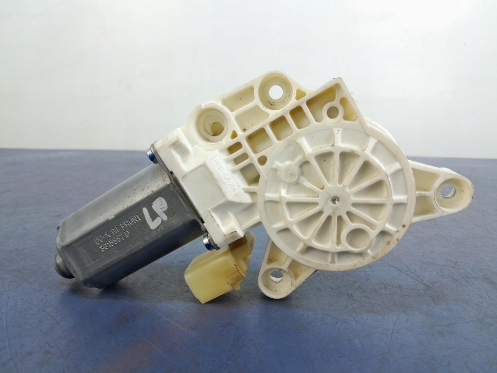 фото №1, Chrysler town country v стекло перед левый