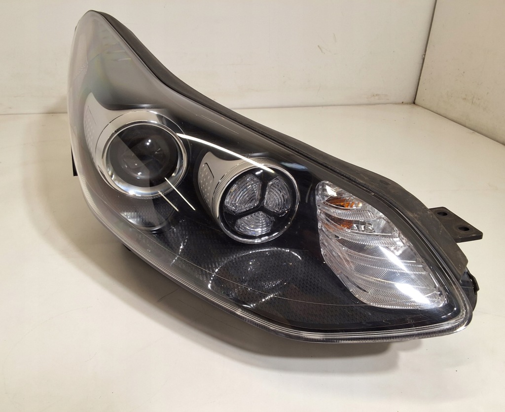 фото №1, Kia sportage iv лампа линза + led правый перед 92102-f1011