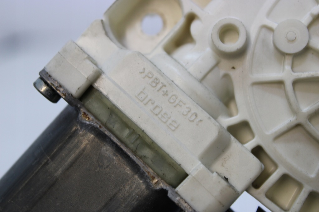 Mercedes actros mp4 моторчик подъёма стекло правый 910650 в Украине