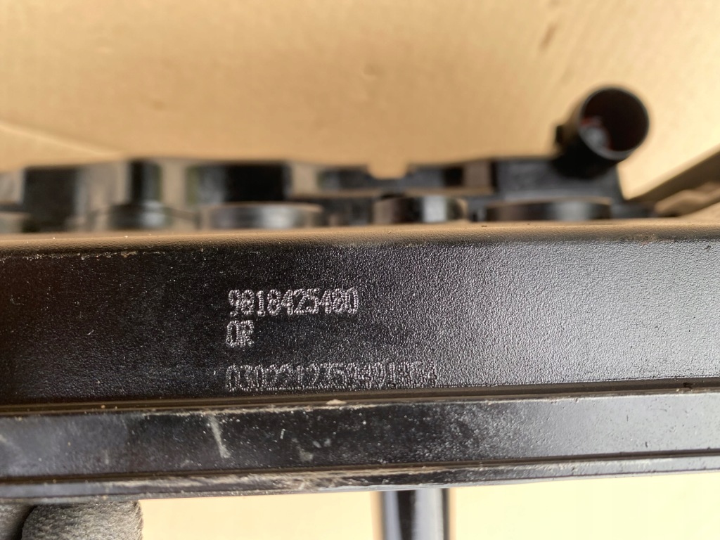 Купити Citroen c5 peugeot 3008 кришка захист клапанів 9818425480 оригінал