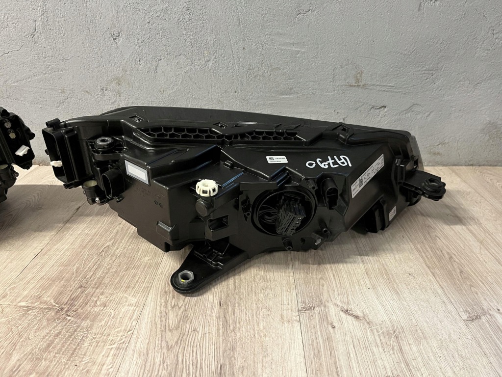 Skoda superb 3 рестайлинг  фара full led левая правый  перед комплект crystal с Разборки