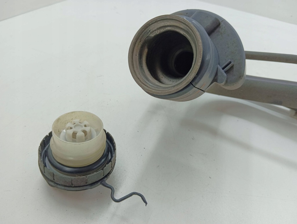 Lexus nx 2017 заливная горловина топлива Оригинал