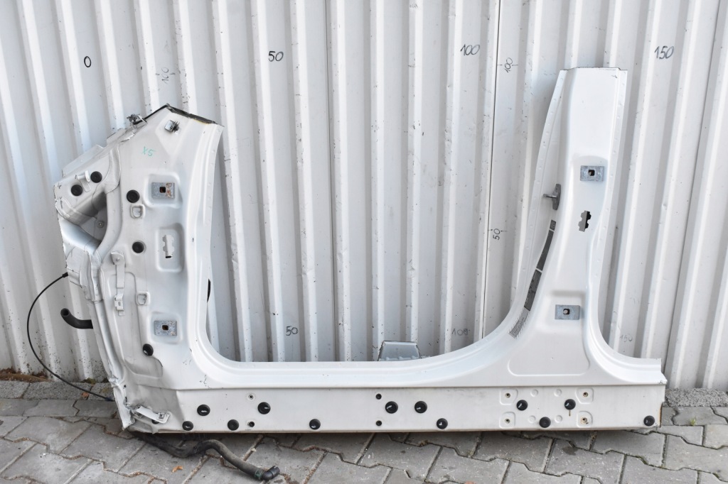 Купить Порог стойку левое  перед средний 7352057 bmw x5 f15 x5m f85