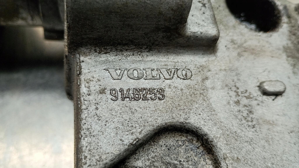 Кронштейн генератора volvo v40 1 2.0b 97r 9146253 с Разборки