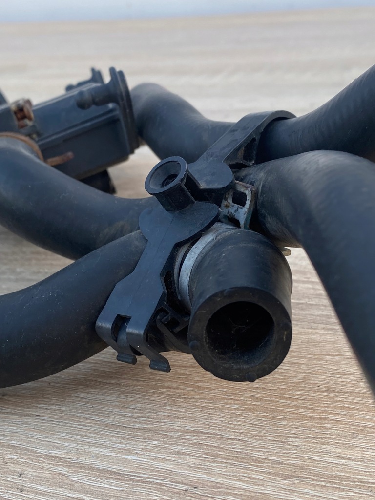 Электроклапан + провода воды bmw f10 f11 f12 f01 f03 f04 f06 f07 - 9119164 Киев