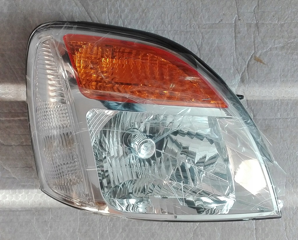 фото №1, Hyundai h1 starex 2005- фара правый