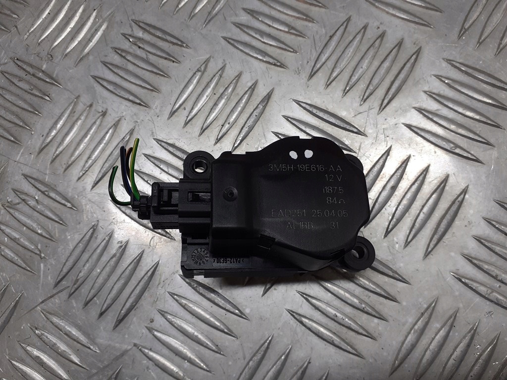 фото №1, Моторчик крышки отопителя ford focus mk2