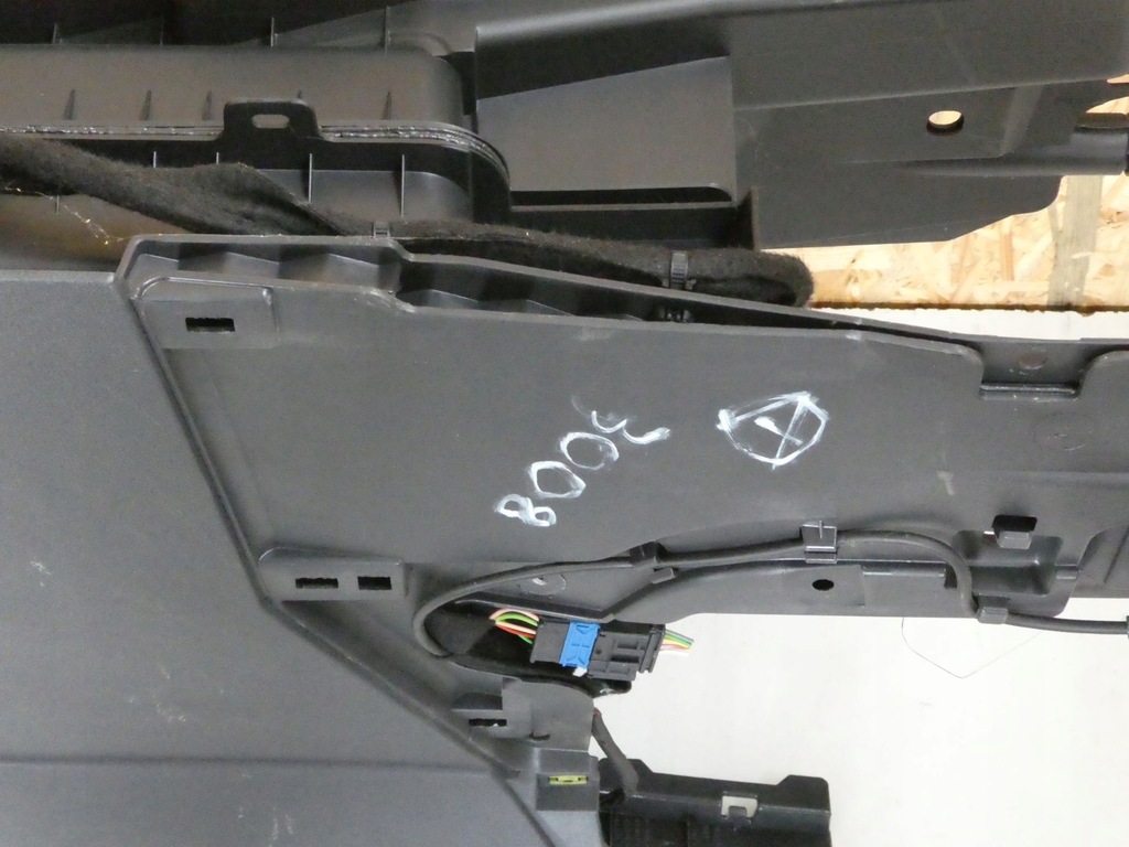 фото №8, Туннель средний подлокотник peugeot 3008 +кнопка