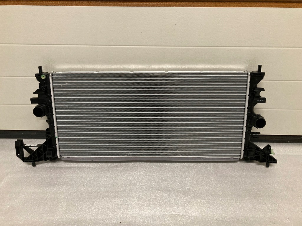 Купити Радіатор води opel astra k v нова оригінальна