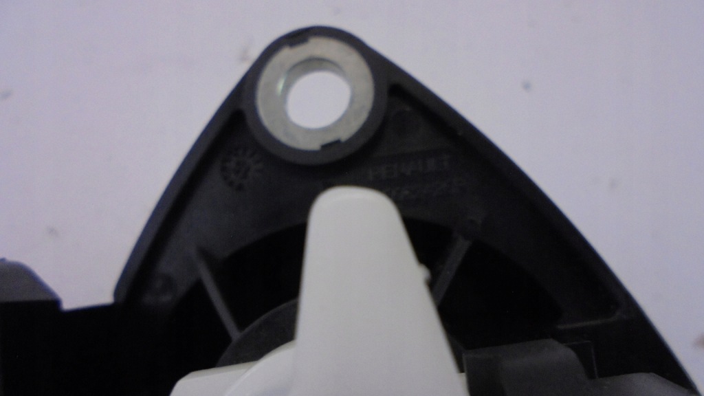 фото №6, Dacia duster i замок багажника