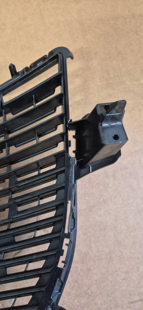 Peugeot 208 2 решітка радіатора решітка  бампера радіатора перед 9831838880 в Україні