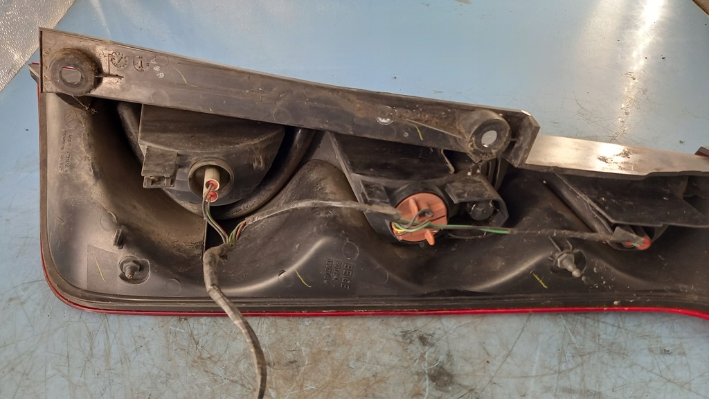 фото №9, Лампа ліва задня nissan note 1.4b 06r