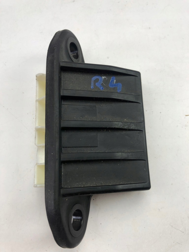 фото №1, Toyota rav 4 кнопка відкривання кришки багажника