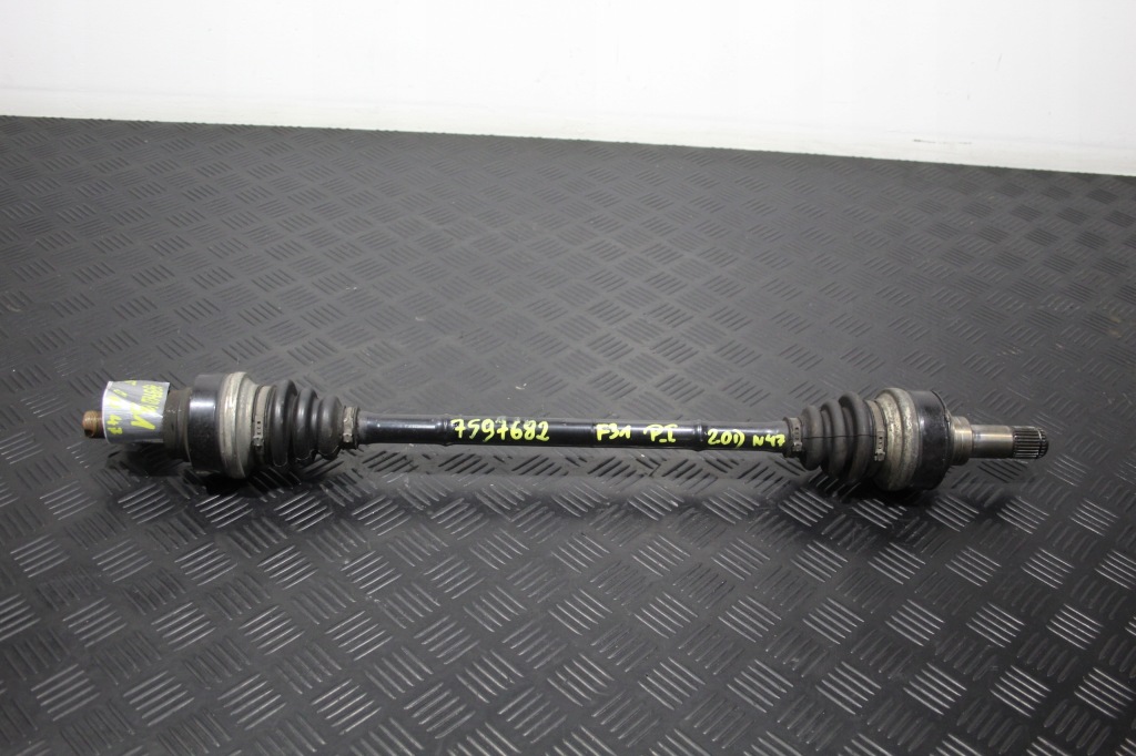 Купити Привідний вал półośka праві задній bmw 3 f30 f31 7597682