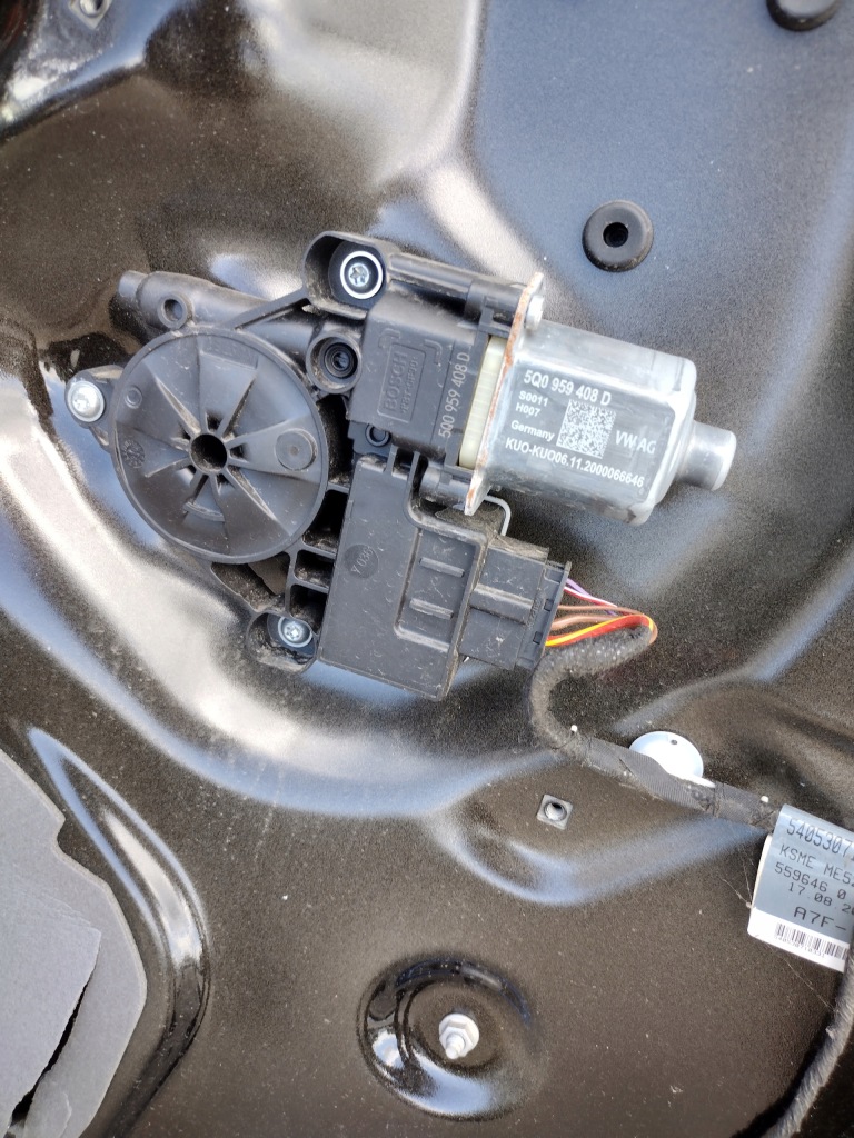 Дверь правый  задняя audi q2 Оригинал