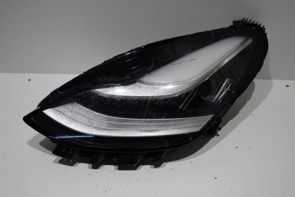 фото №1, Tesla model 3 full led лівий +модулі